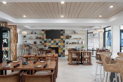 Restaurant, Wave at Marblehead in Marblehead (OH)