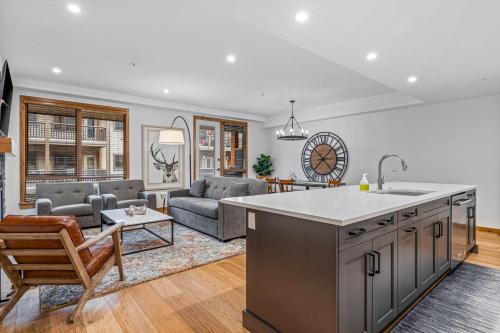 Chic Urban Sanctuary in the Heart of Down - image 2