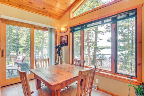 Lake Tomahawk Cabin with Dock and Fire Pit in Minocqua, USA