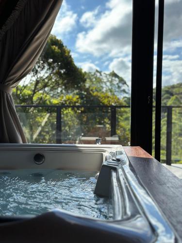 Hot tub, Chale Guiados Pelo Alto in São Pedro De Alcântara