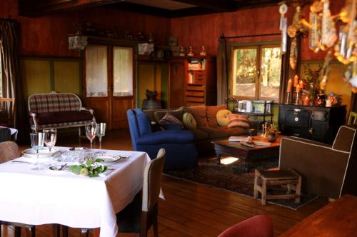Bar/lounge, Los Juncos Patagonian Lake House in Llao Llao