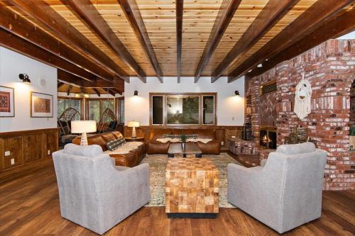 Summit Lodge 1&2 in Big Bear Lake, USA