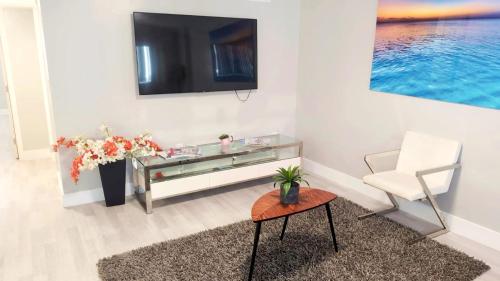Cozy Miami Condo Near Marlins Park in Miami, USA