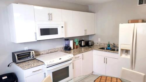 Cozy Miami Condo Near Marlins Park in Miami, USA