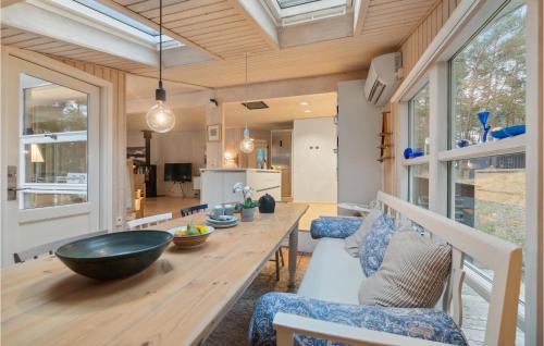 Stunning Home In Nexø With Kitchen in 斯諾厄拜克