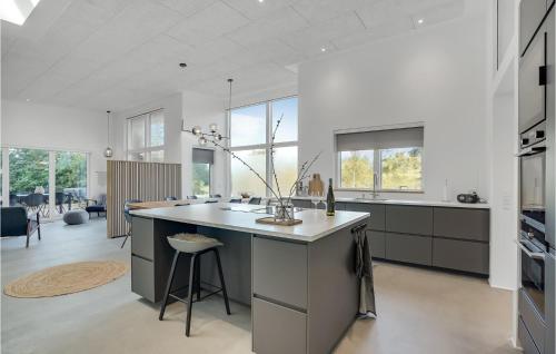 Kitchen, 4 Bedroom Gorgeous Home In Esbjerg V in Hjerting