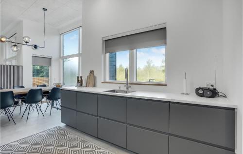 Kitchen, 4 Bedroom Gorgeous Home In Esbjerg V in Hjerting