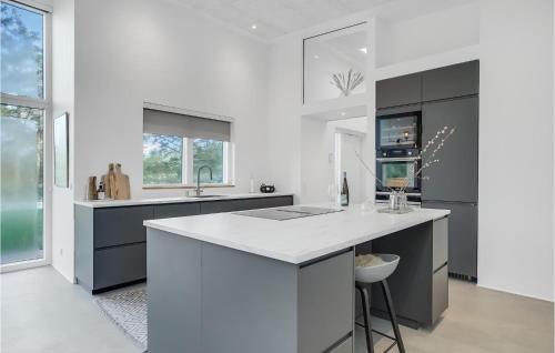 Kitchen, 4 Bedroom Gorgeous Home In Esbjerg V in Hjerting