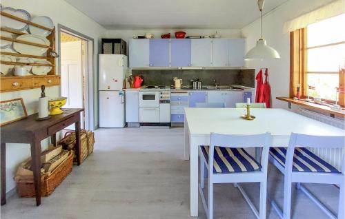 virtuve, Nice Home In Osby With Wifi in Osbija