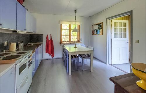 virtuve, Nice Home In Osby With Wifi in Osbija