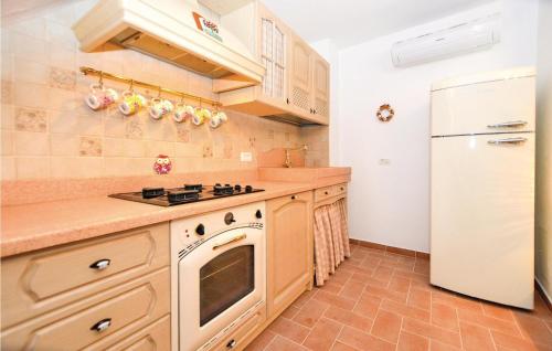 virtuve, Nice Home In Smarje With Sauna in Krkavče