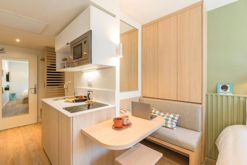 Kitchen, Bikube Lyon near Memorial National de la Prison de Montluc