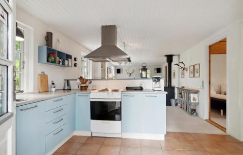 Kitchen, Three-Bedroom Holiday Home In Ebeltoft in Femmoller