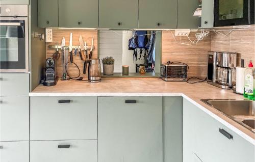 virtuve, Pet Friendly Home In Straumsjøen in Straumsjoen