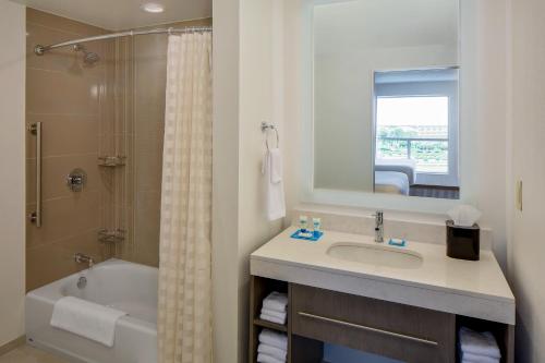 Hyatt House across from Universal Orlando Resort - image 13