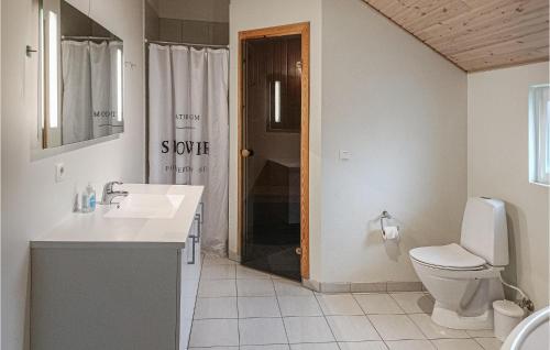 Baie, Nice Home In Kopingsvik With Sauna in Kopingsvik