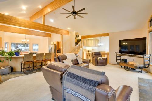 3 Mi to Casinos Home with Hot Tub in Black Hawk! in Black Hawk, USA