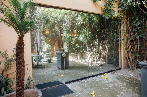 616111020 Maison du comte