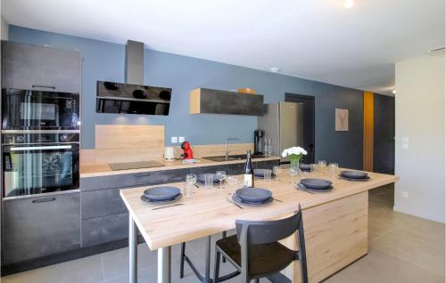 virtuve, Luxurious Home In Cléon D'andran (Luxurious Home In Cleon D'andran) in Sauzet (Rhone-Alpes)