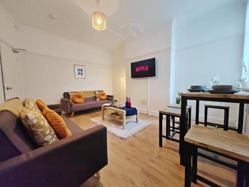 Central Manchester Modern 4 Bed House - free parking gîte à louer The Curry Mile