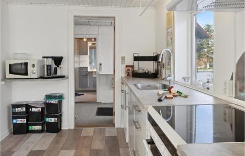 Kitchen, Stunning Home In Sydals With Wifi in Traenge