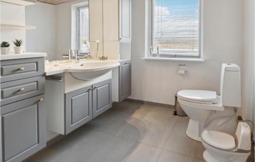 Bathroom, Stunning Home In Sydals With Wifi in Traenge
