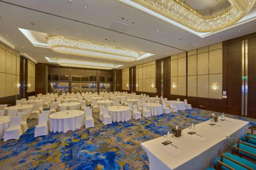 크라운 플라자 코치 바이 IHG - 연회장