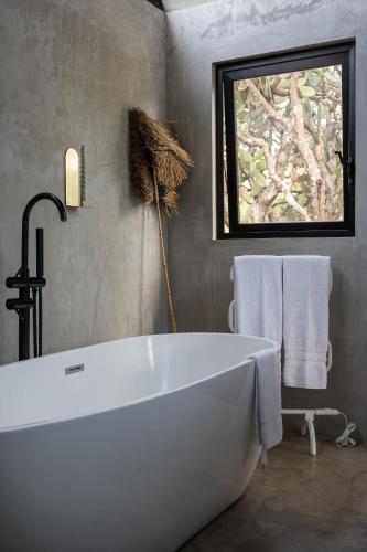 ห้องน้ำ, CASA DOM, Tranquil Retreat in San Miguel de Allende in ลา เลโคนา