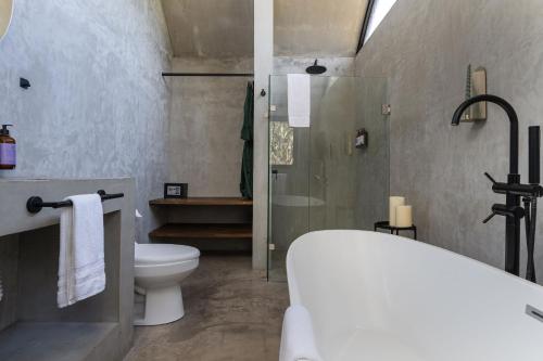 ฝักบัว, CASA DOM, Tranquil Retreat in San Miguel de Allende in ลา เลโคนา