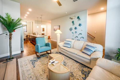 Centrally Located Townhome with Beachy Feel! in Farmers Branch, USA
