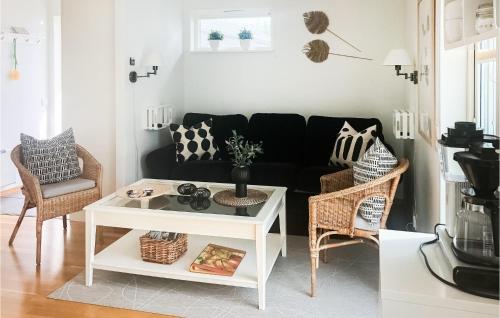 2 Bedroom Stunning Home In Kyrkesund in Kyrkesund