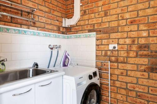 House on the Hillside with City Views Sleeps 12