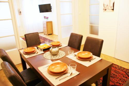 SuperCentral Apartment - image 7