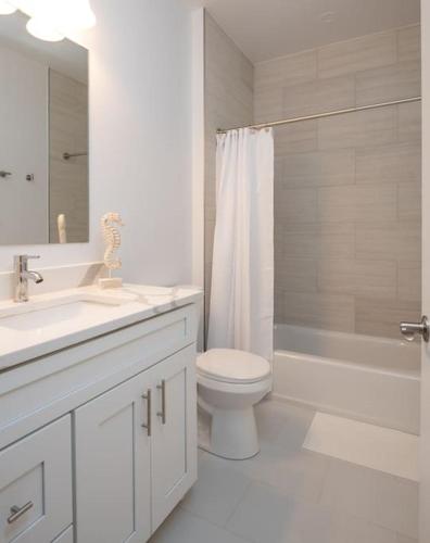 Sea-Renity Now in a 4 Bedroom 4 Bath in Seaside Heights, USA