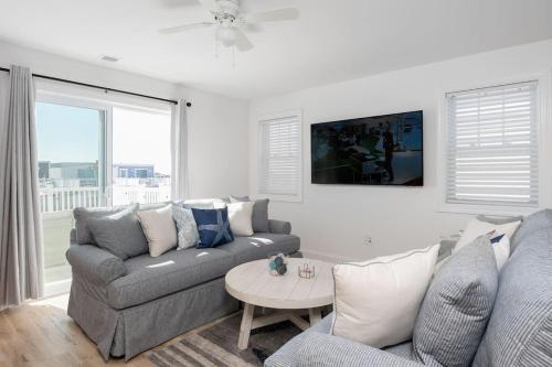 Sea-Renity Now in a 4 Bedroom 4 Bath in Seaside Heights, USA