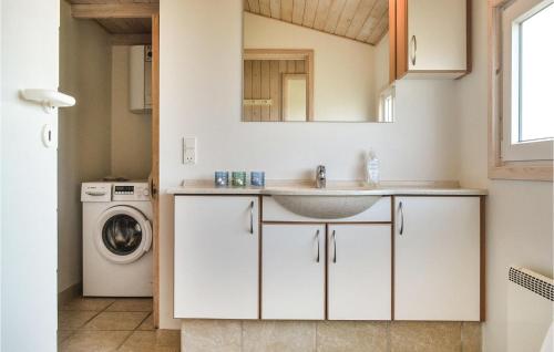 Bany, Four-Bedroom Holiday Home In Hvide Sande in Hvide Sande