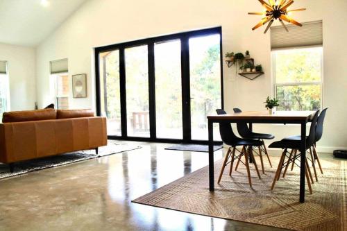 Barndo King Bed Firepit Great Escape From City in Montague, USA