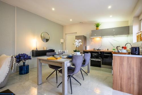 Le Charles 1 in Монбель'яр