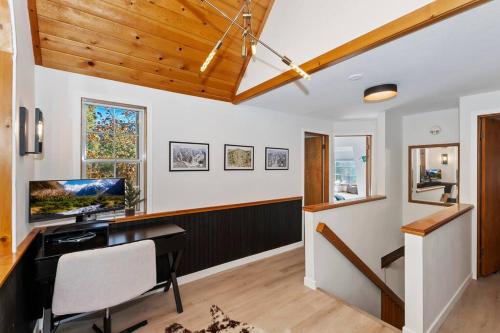Hill Heaven Cabin in Big Bear Lake, USA
