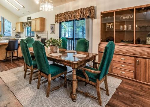 Granite Ridge Getaway Chill Deck Vibes AC in Shaver Lake (CA)
