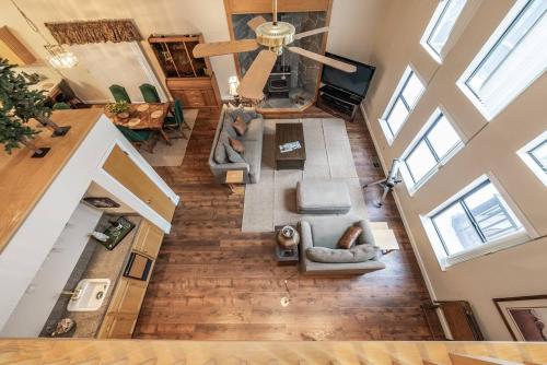 Granite Ridge Getaway Chill Deck Vibes AC in Shaver Lake (CA)