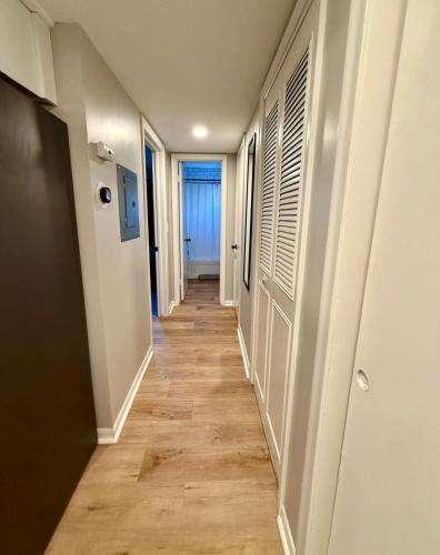 Cathedral Modern King bed with Washer & Dryer in Midtown