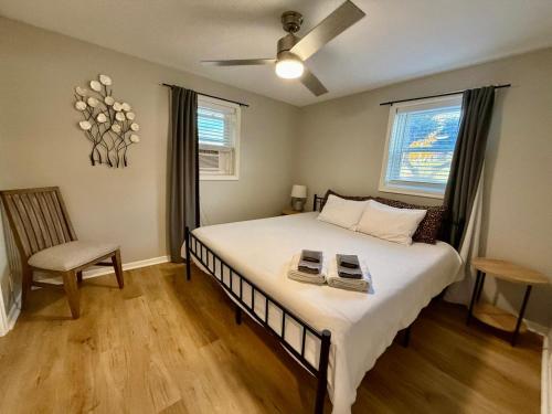 Cathedral Modern King bed with Washer & Dryer in Midtown