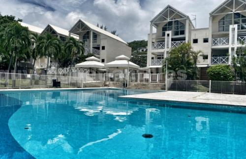 Superbe appartement avec piscine près de la grande plage du Diamant - Location saisonnière - Le Diamant