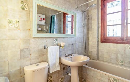 Four-Bedroom Holiday Home image 2