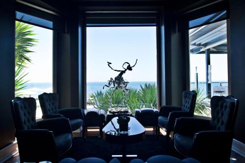 61618425 Farol Hotel