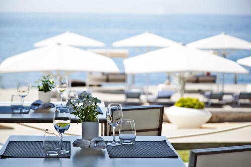 61618692 Farol Hotel