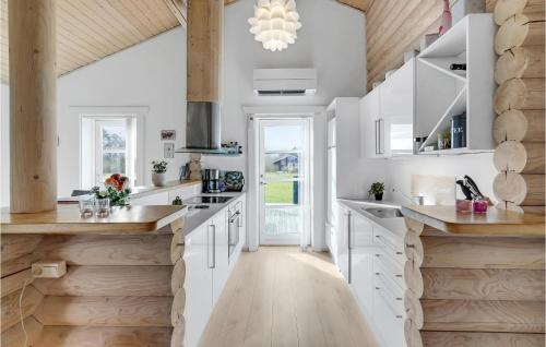 廚房, Holiday Home Marielyst Strandpark Væggerløse Ii in 伊德斯特納