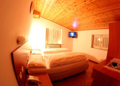 2 twin beds
