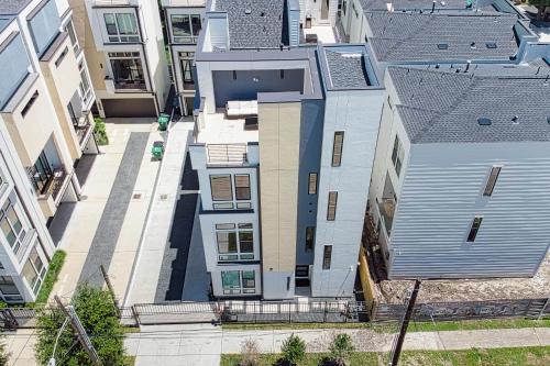 Spacious 3Bed 2King 3Bath Rooftop Free Wifi in Houston, USA